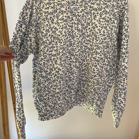 💙GHANDA CO. blue and white floral pullover “Maggie” - Picture 6 of 15